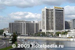 Здание гостиницы Краун Плаза (Crowne Plaza) в Москве