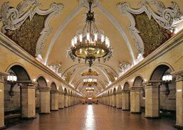 Вестибюль станции метро Комсомольская (Кольцевая линия)