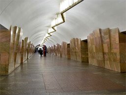 Центральный зал станции метро Баррикадная