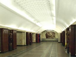 Центральный зал станции метро Бауманская
