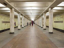 Центральный зал станции метро Коломенская