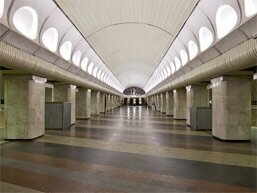 Центральный зал станции метро Римская